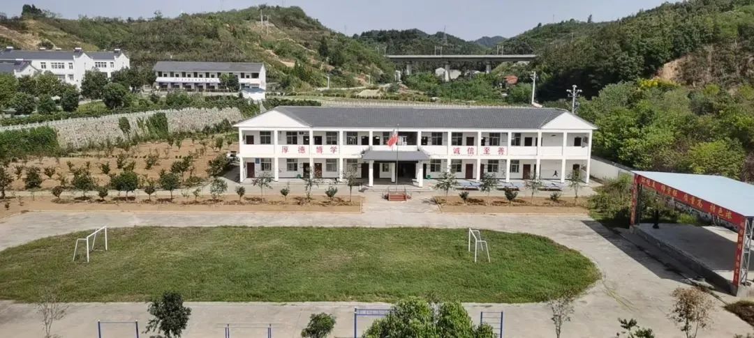 1692348232773728.jpg 1692348232773728.jpg